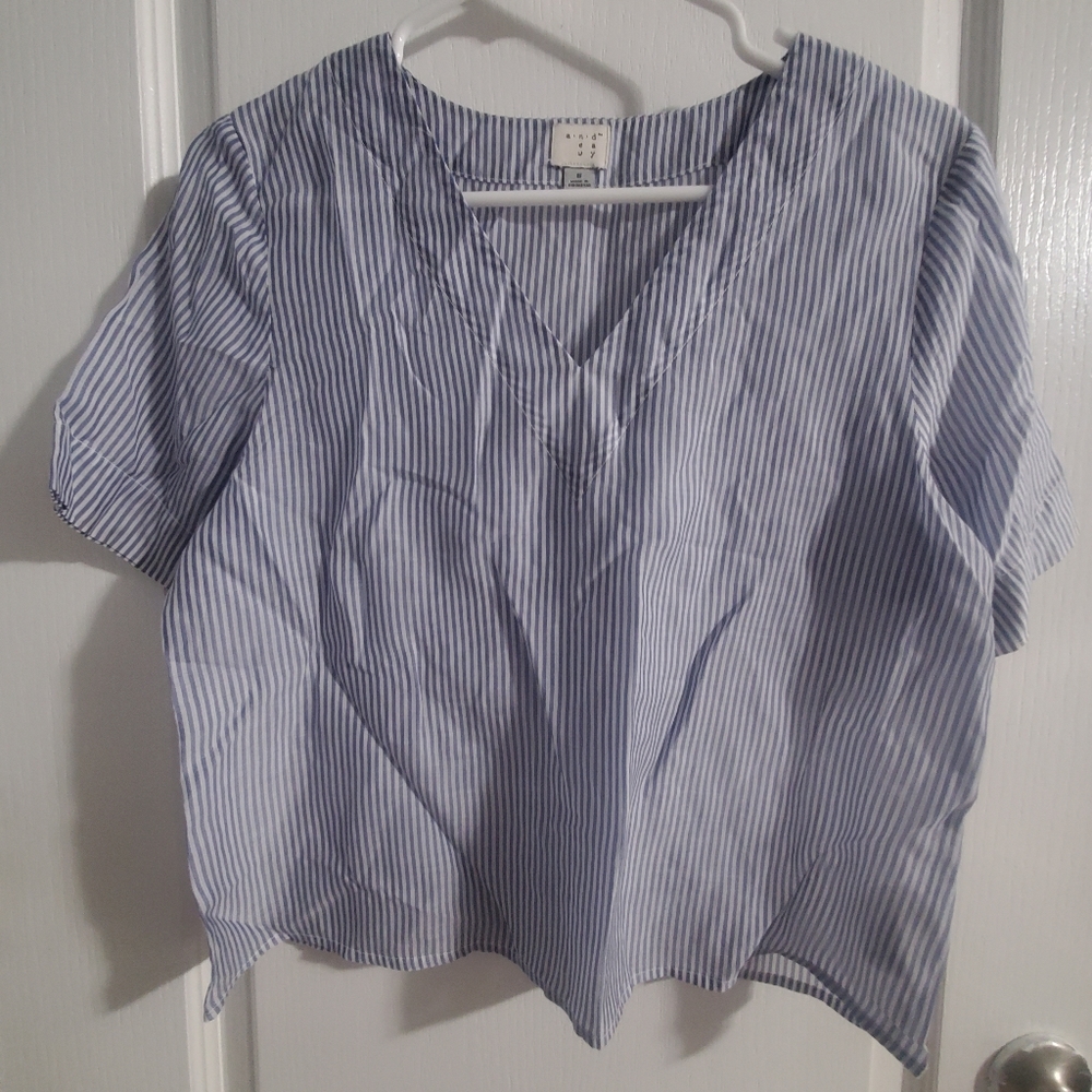 A New Day womens blue/white stripe cropped top